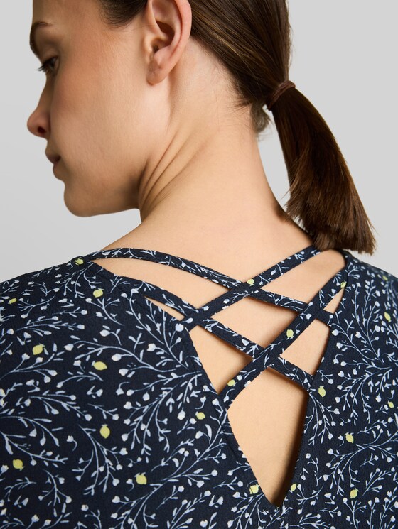 Loose-fit dress with cut-out detail - navy small leaves design