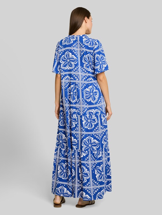 Loose-fit maxi dress with pattern - blue flower tile design