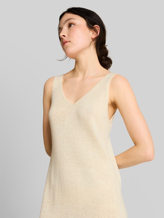Loose-fit knitted dress with a V-neck - Dove White