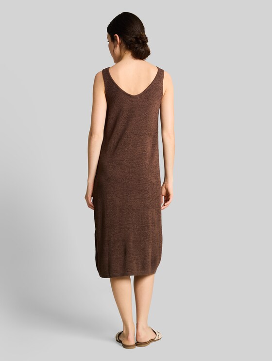 Loose-fit knitted dress with a V-neck - cool dark brown