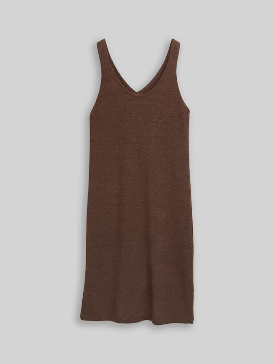 Loose-fit knitted dress with a V-neck - cool dark brown