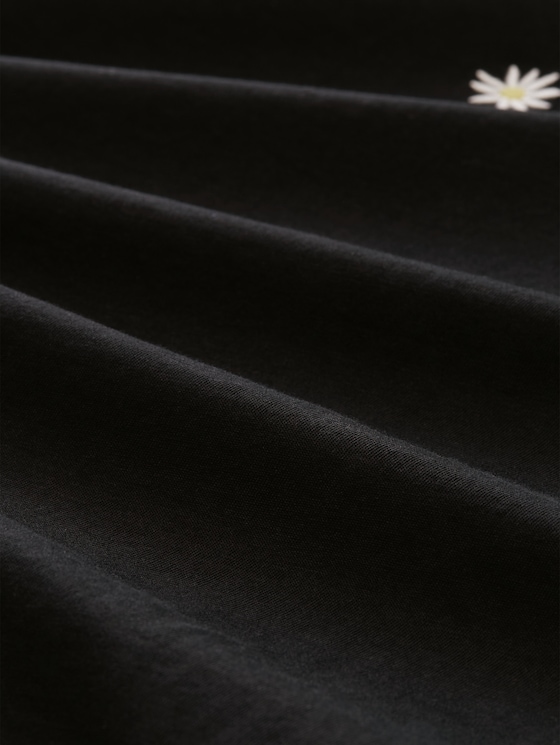 T-shirt with embroidery - deep black