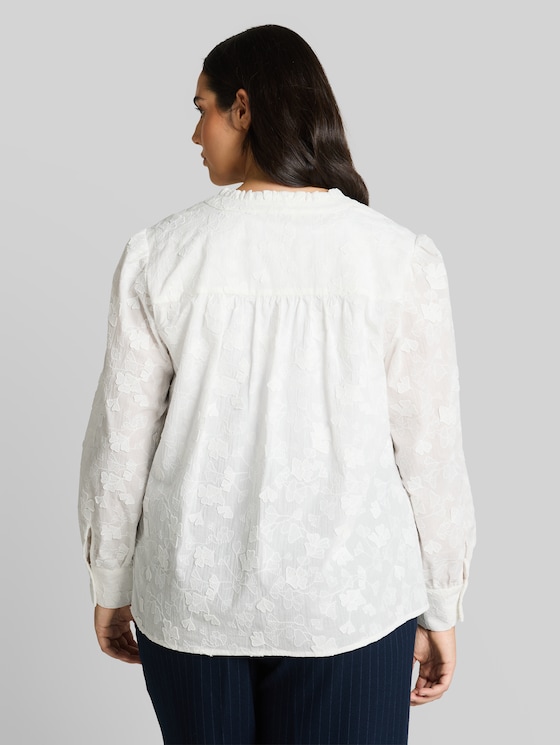 Plus Size - loose fit blouse with embroidery - White