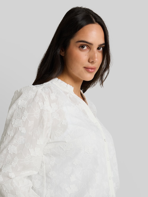 Plus Size - loose fit blouse with embroidery - White