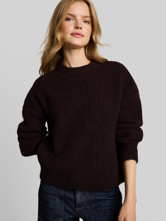 Relaxed-fit knitted jumper with a round neckline - dark plum melange