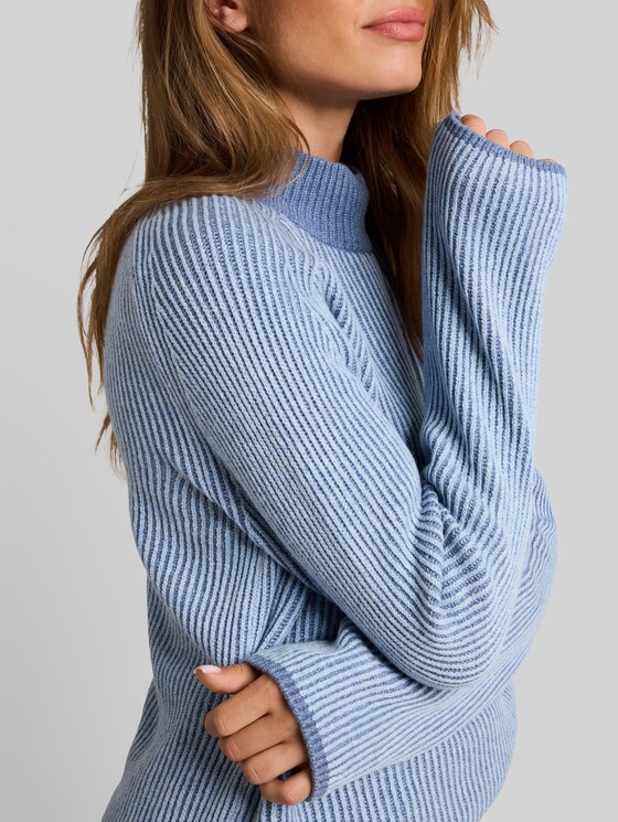 Loose-fit knitted jumper with wool blend - fern blue structure