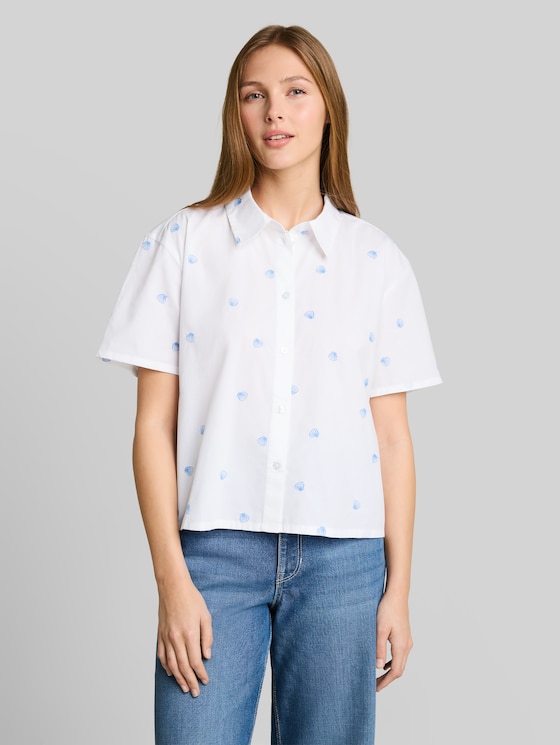 Boxy-fit shirt blouse with embroidery - white shell embroidery