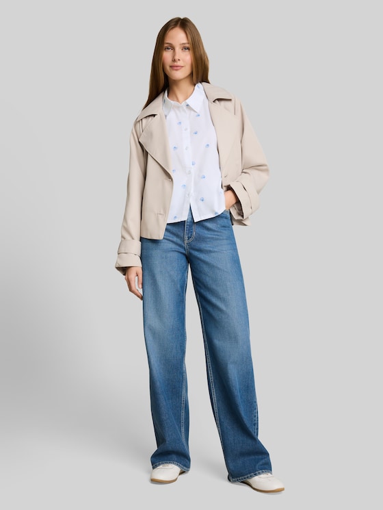 Boxy-fit shirt blouse with embroidery - white shell embroidery