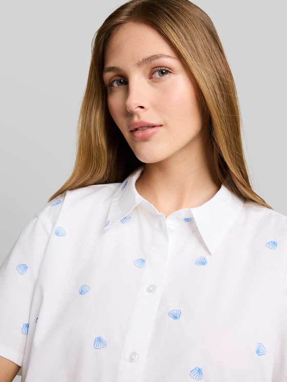 Boxy-fit shirt blouse with embroidery - white shell embroidery