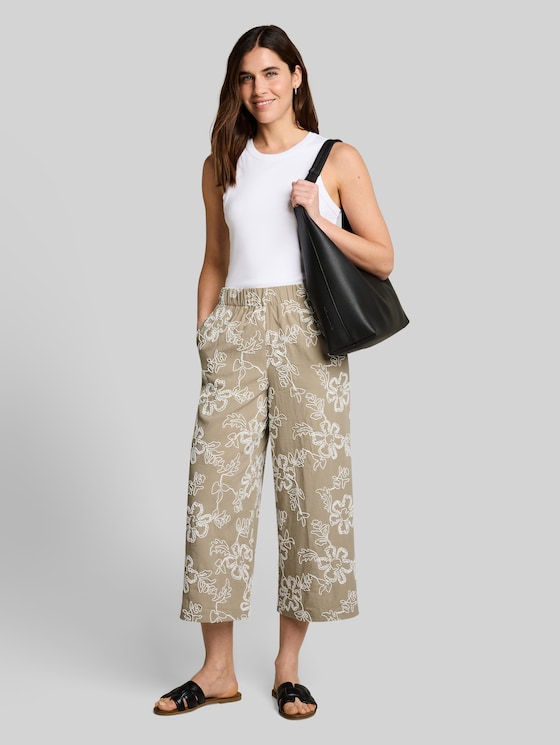 Culottes with floral embroidery - olive white big flower design