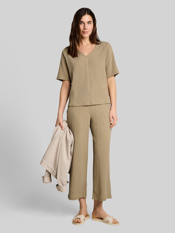 Crinkle T-shirt with V-neck - olive white structure