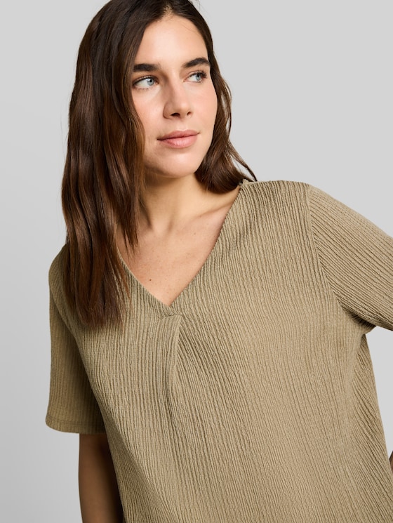 Crinkle T-shirt with V-neck - olive white structure