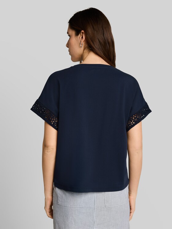 Loose-fit T-shirt with crochet sleeves - sky captain blue
