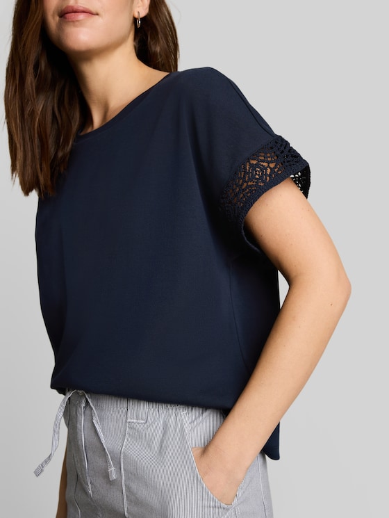 Loose-fit T-shirt with crochet sleeves - sky captain blue