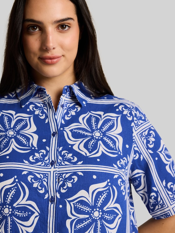 Plus Size - Loose-fit blouse with linen blend - blue flower tile design
