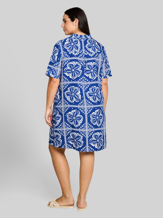 Plus Size - Dress with linen blend - blue flower tile design
