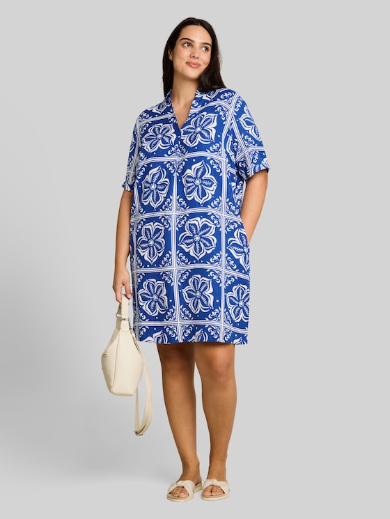 Plus Size - Dress with linen blend - blue flower tile design