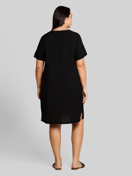 Plus Size - V-neck dress - deep black
