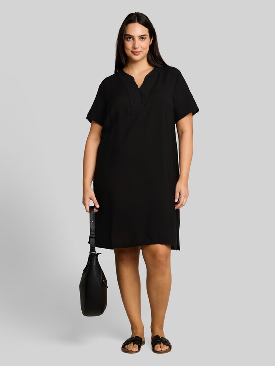 Plus Size - V-neck dress - deep black