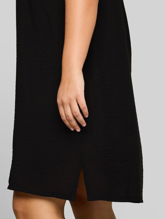 Plus Size - V-neck dress - deep black
