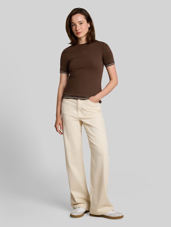 Slim fit T-shirt with embroidery - cool dark brown