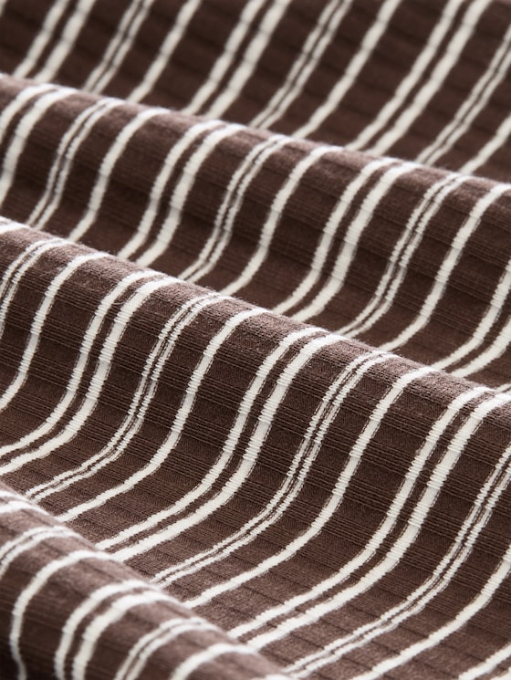 Slim-fit top with stand-up collar - brown white stripe