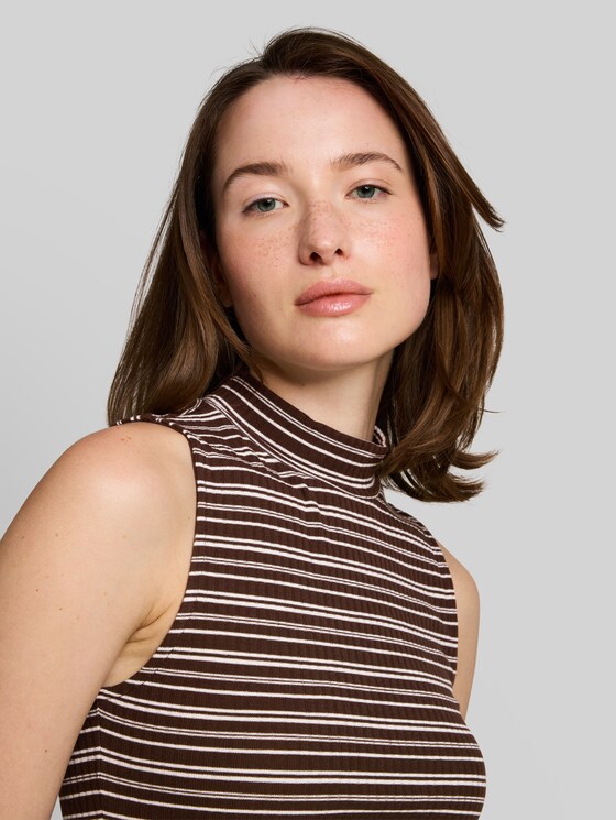 Slim-fit top with stand-up collar - brown white stripe