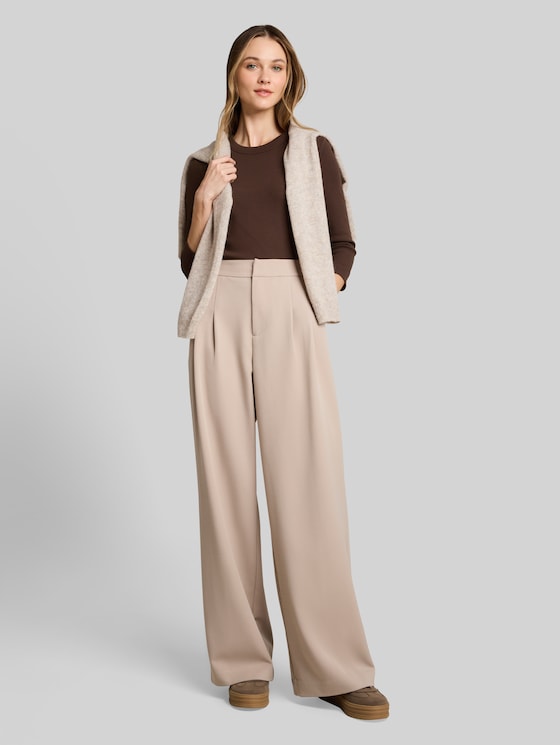 Slim-fit long-sleeved top with ribbed texture - cool dark brown