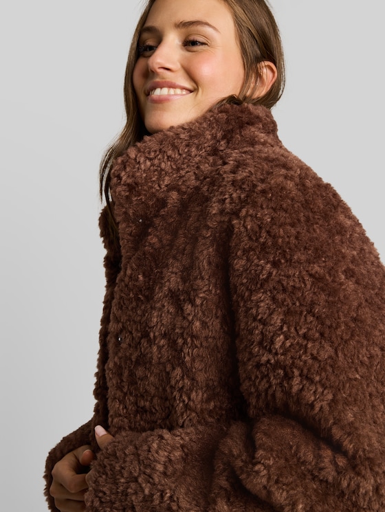 Faux fur jacket with stand-up collar - camel