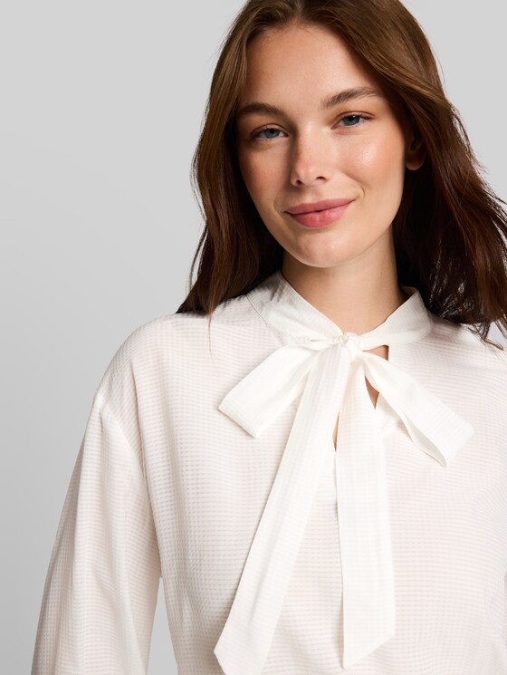 Loose-fit blouse with a bow collar - Whisper White