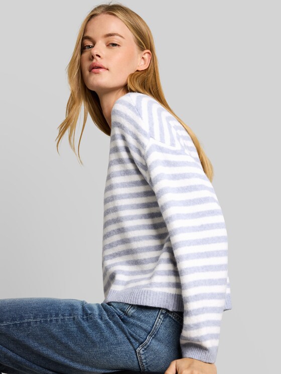 Cosy knitted jumper with a striped pattern - mid blue white stripe