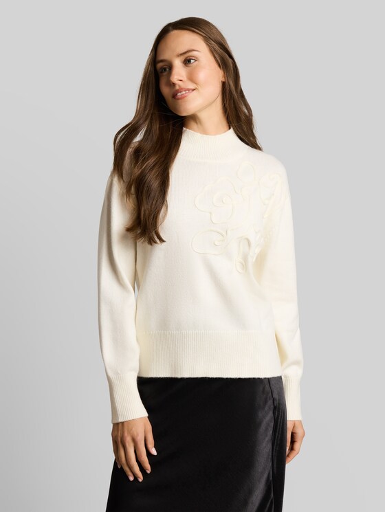 Oversized cosy knitted jumper with floral embroidery - Whisper White
