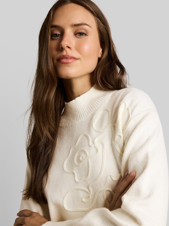 Oversized cosy knitted jumper with floral embroidery - Whisper White