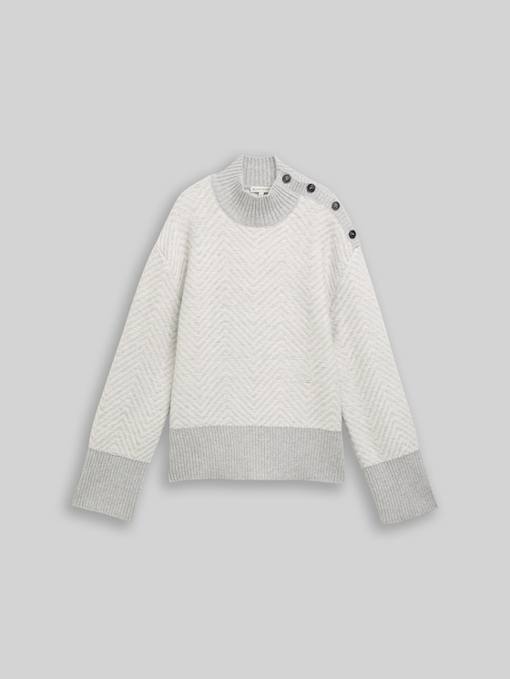 Loose-fit cosy knitted jumper with buttons - soft grey zig zag