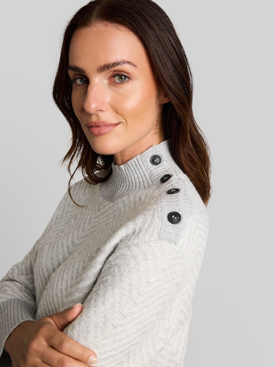 Loose-fit cosy knitted jumper with buttons - soft grey zig zag