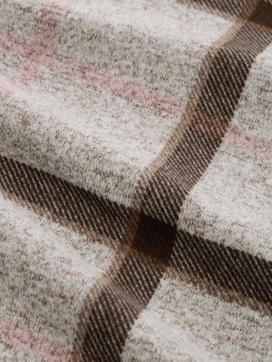 Cosy long-sleeved top with a pattern - brown melange check