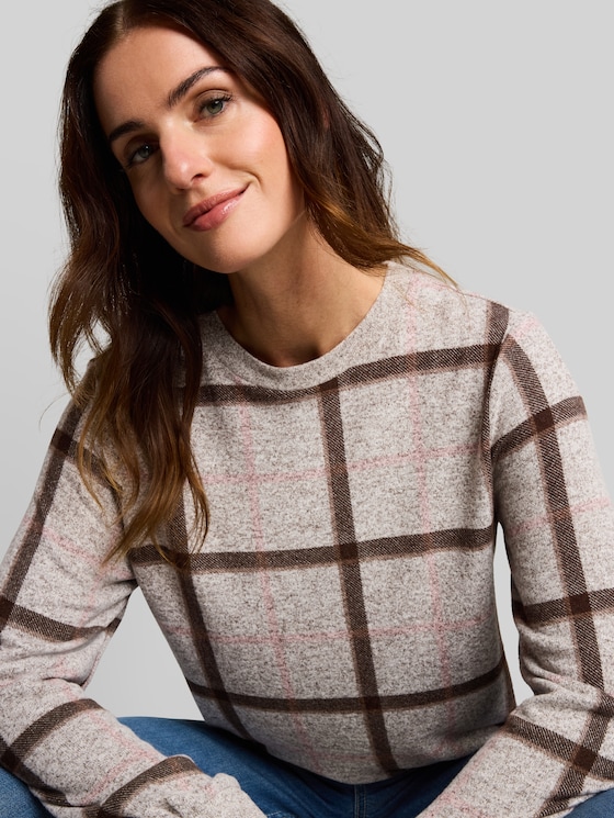 Cosy long-sleeved top with a pattern - brown melange check