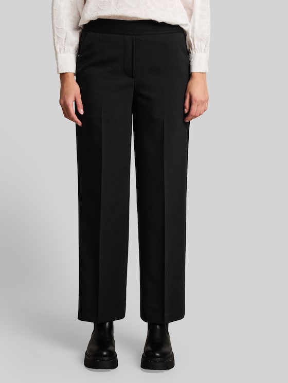 Straight Trousers with a crease - deep black