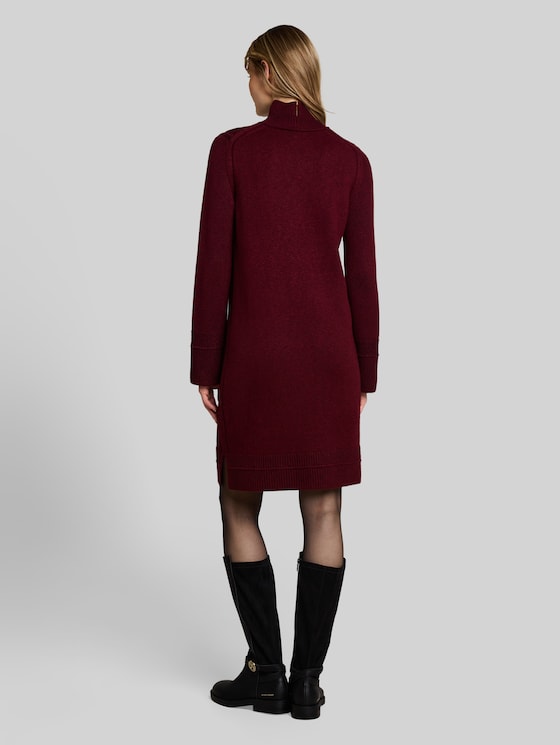 Cosy knitted dress with stand-up collar - preppy plum melange