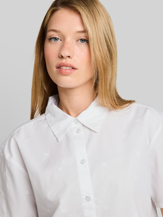 Boxy-fit shirt blouse with embroidery - white tonal daisy embroidery