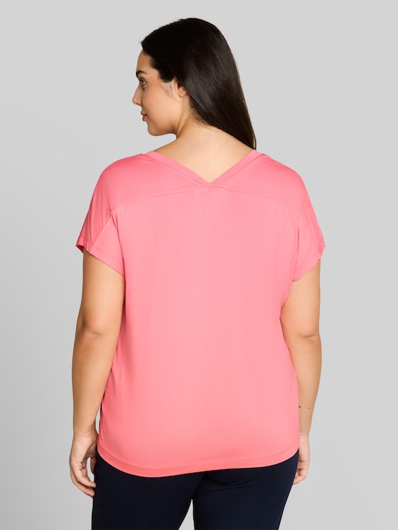 Plus Size - T-shirt with V-neck - soft fuchsia pink