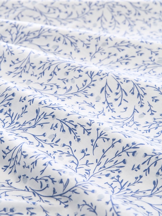 Plus Size - T-shirt with knot detail - white small leaves design