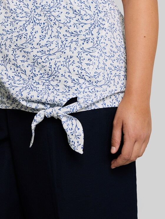Plus Size - T-shirt with knot detail - white small leaves design