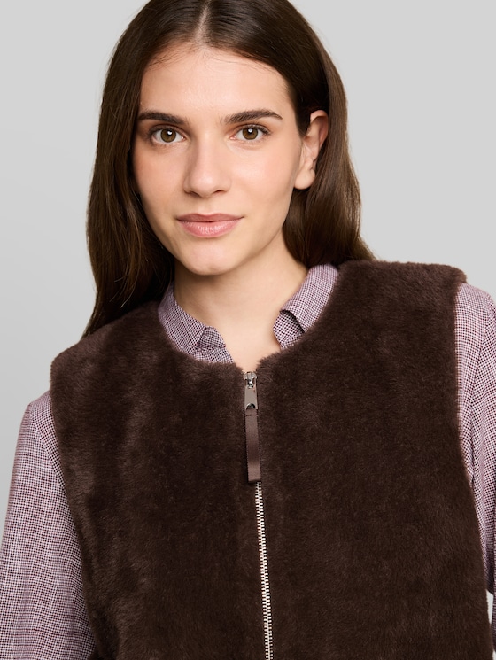 Faux fur waistcoat with pockets - java dark brown