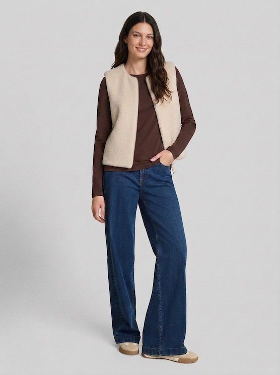 Faux fur waistcoat with pockets - cold beige
