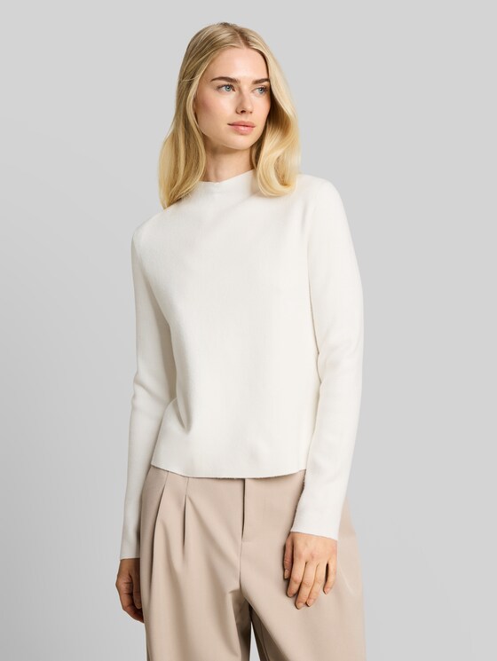 Knitted jumper with a stand-up collar - off white