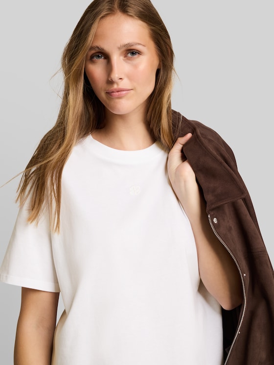 Boxy-fit T-shirt with embroidery - White