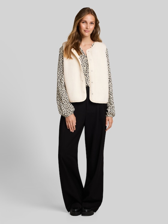 Teddy vest with press-stud fastening - off white