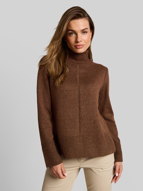 Cosy knitted jumper with a stand-up collar - mid camel melange