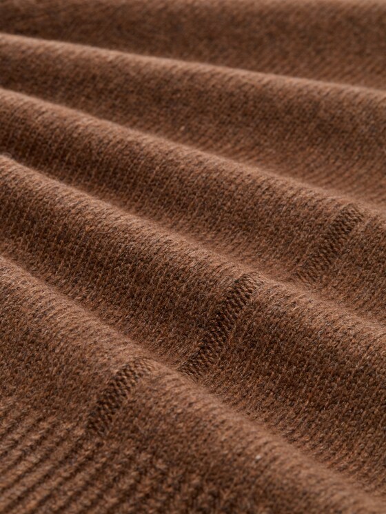 Cosy knitted jumper with a stand-up collar - mid camel melange